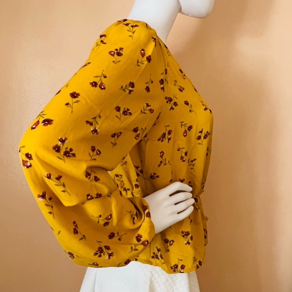 NWOT Flower Print Elastic Waistband Spring Top - Picture 4 of 10